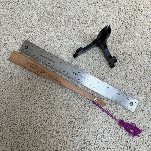 Sandalwood Hand Fan with display easel - Picture 8 of 10